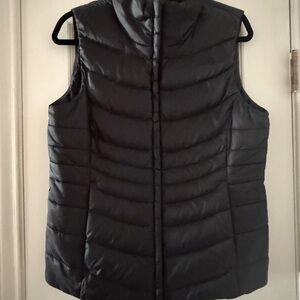 The North Face Women's black Puffer Vest